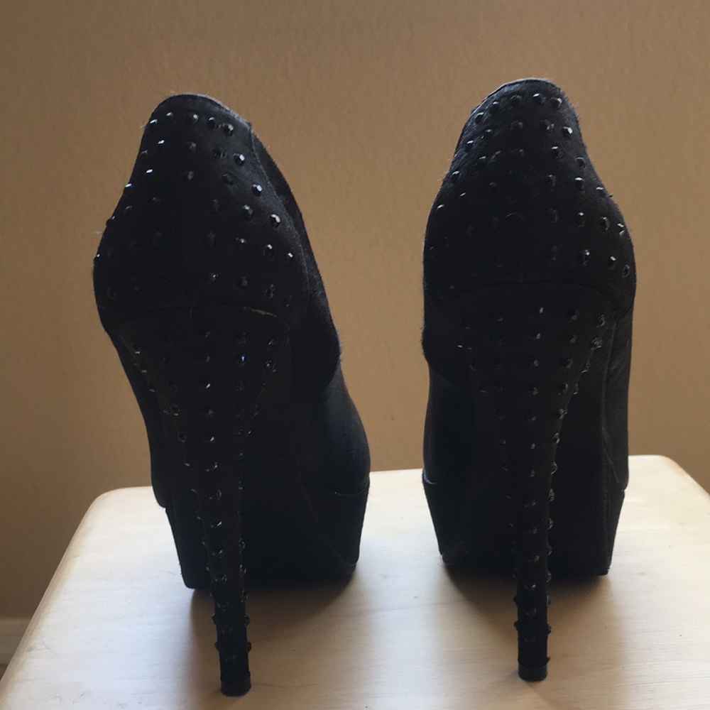 Heels - Picture 2 of 3